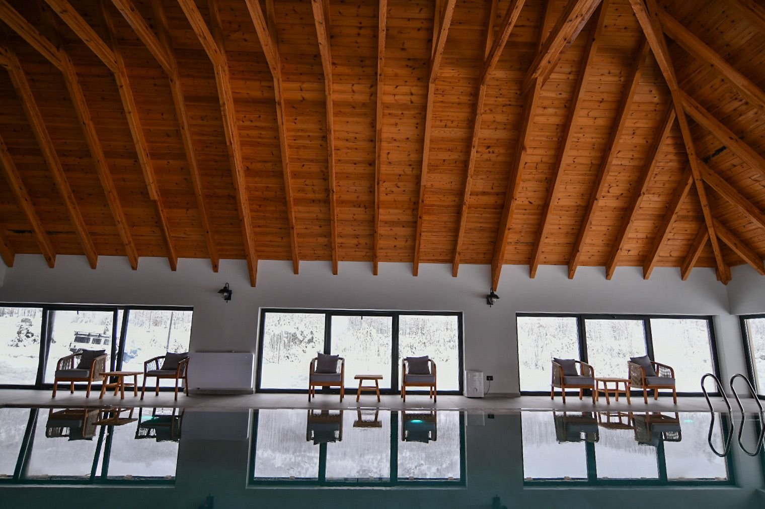 Pool at Hotel Kulla e Bajraktarit